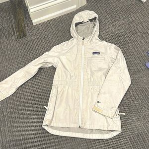 Girls, Patagonia rain jacket size 10 good condition worn
